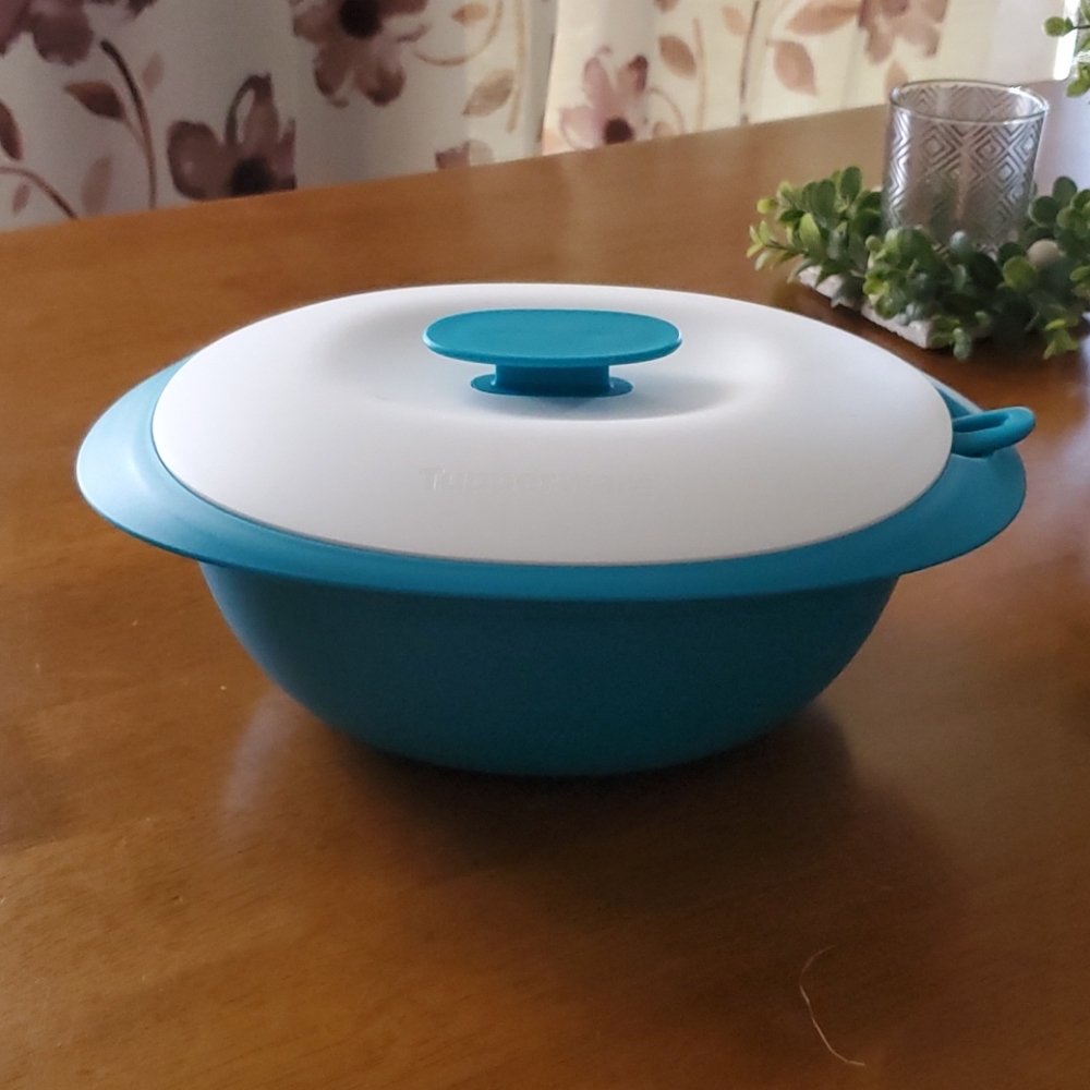 Tupperware blossom soup serving dish